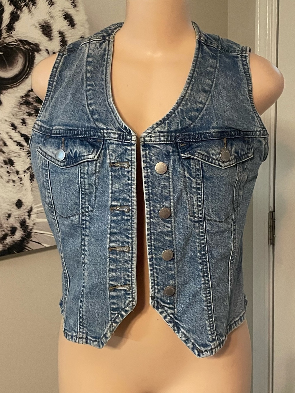 Universal thread Classic Blue Denim Vest - Sleeveless Button Front light Small
